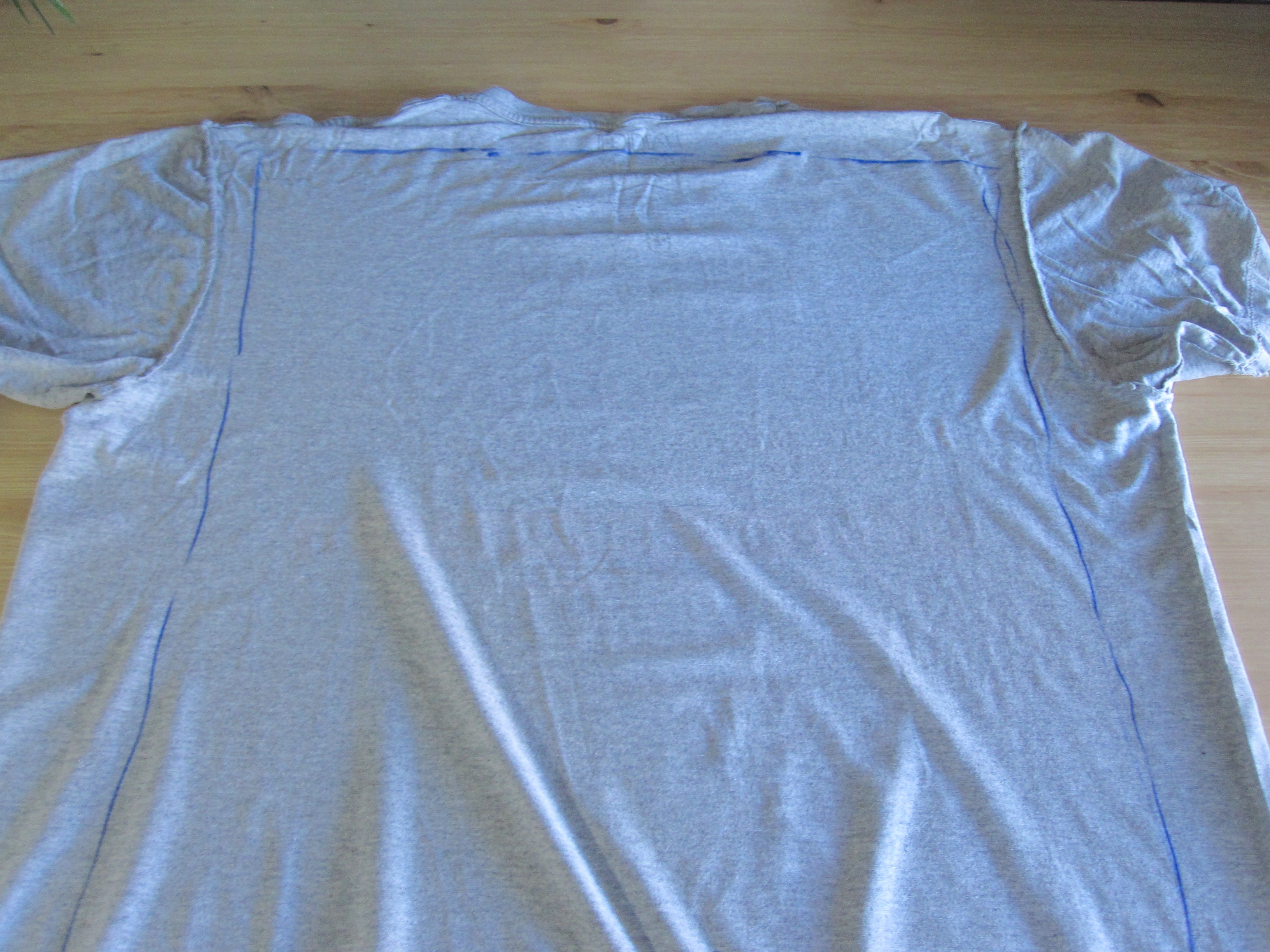 Easy No Sew Pillow From An Old T Shirt Tutorial Laundry Care