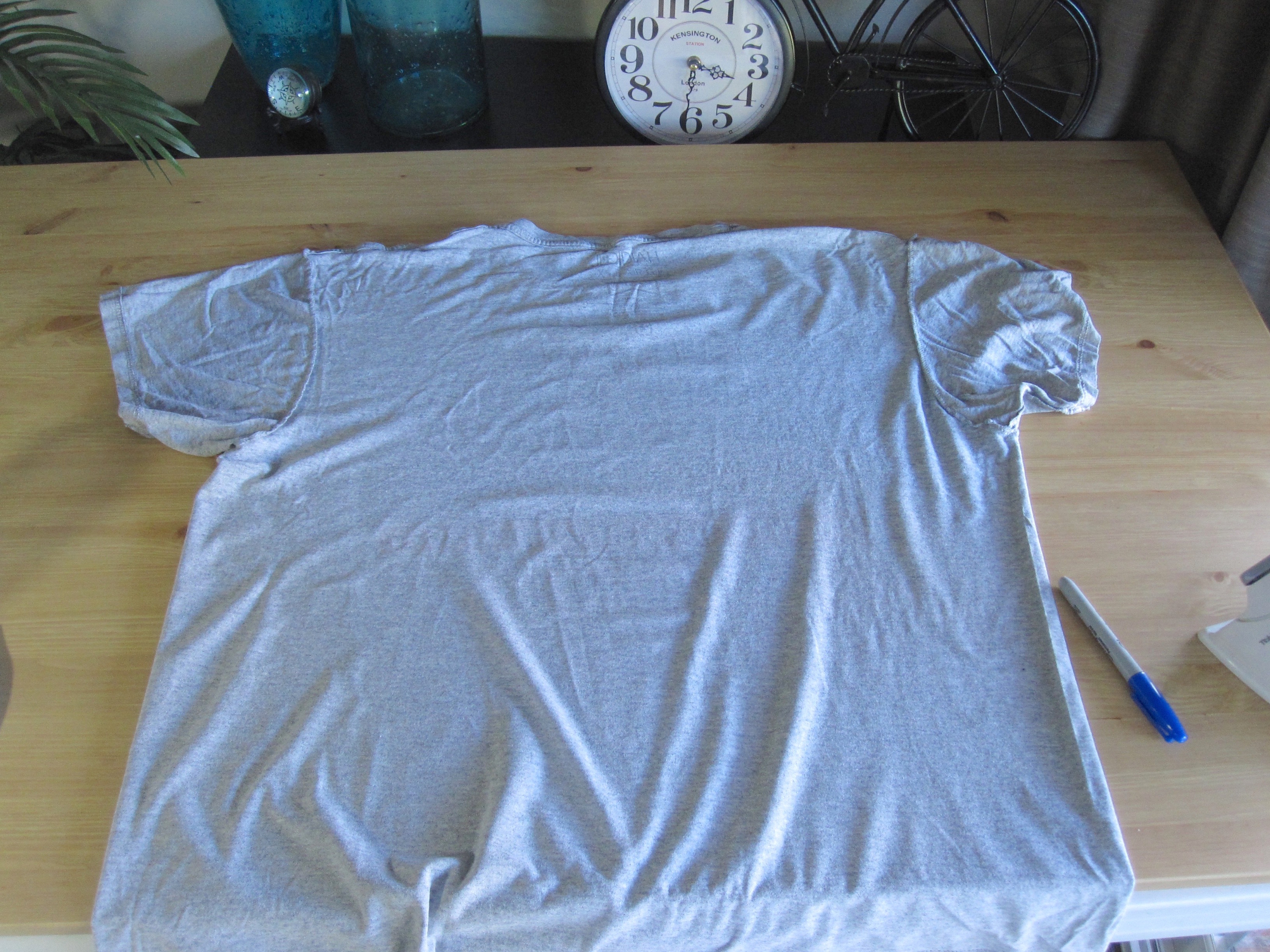 Easy No Sew Pillow From An Old T Shirt Tutorial Laundry Care